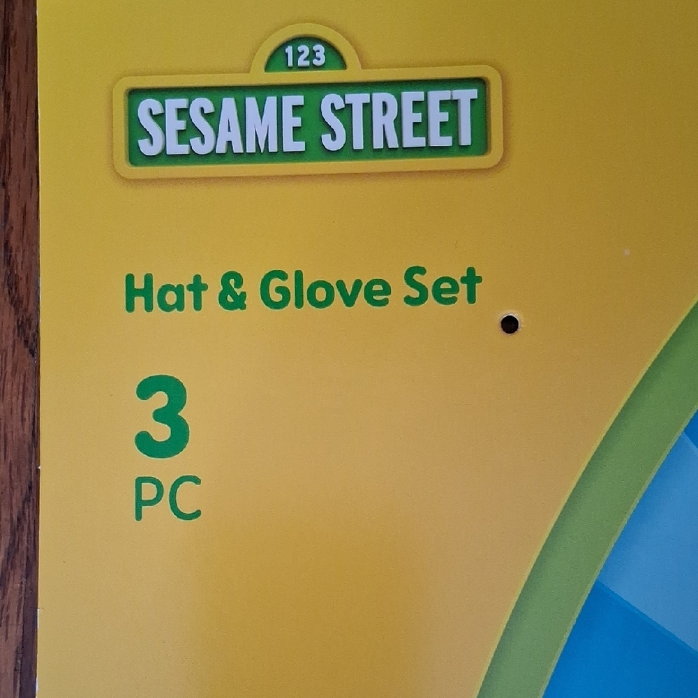 Sesame Street Fuzzy Green Character Hat - Picture 2 of 3